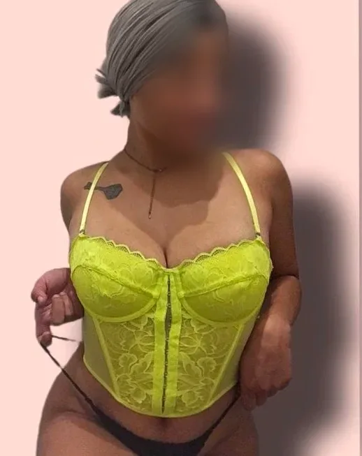 Carina, 27