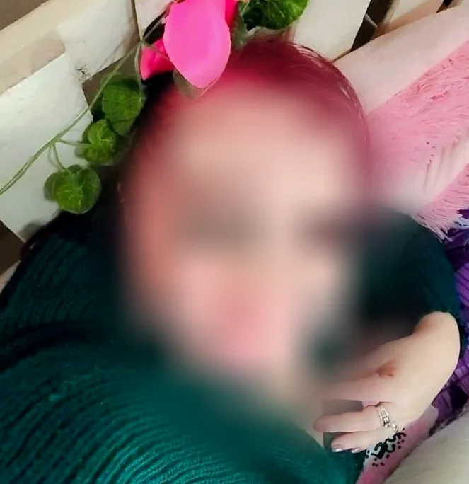Caroline, 36