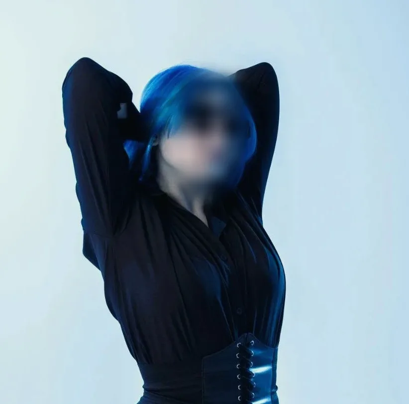 Dalia, 21