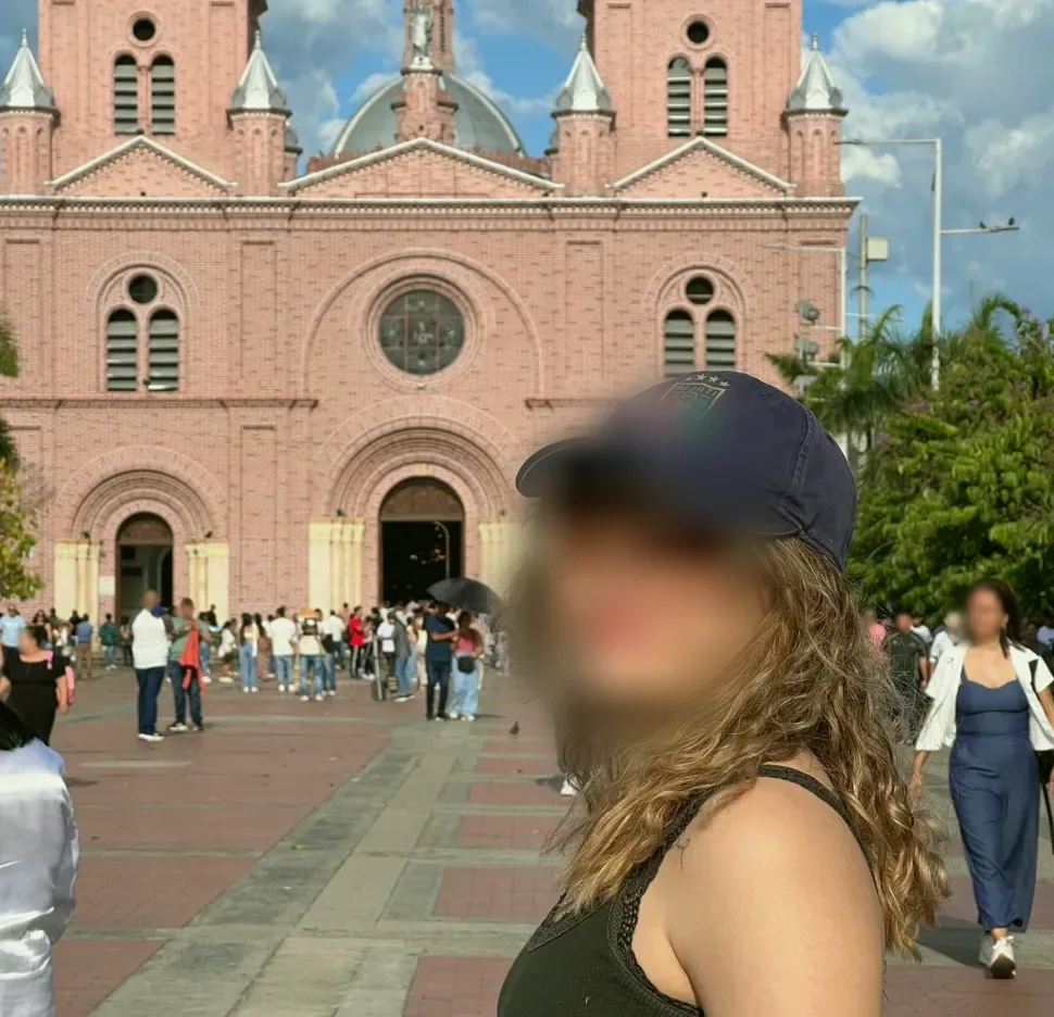 Madeleine, 25
