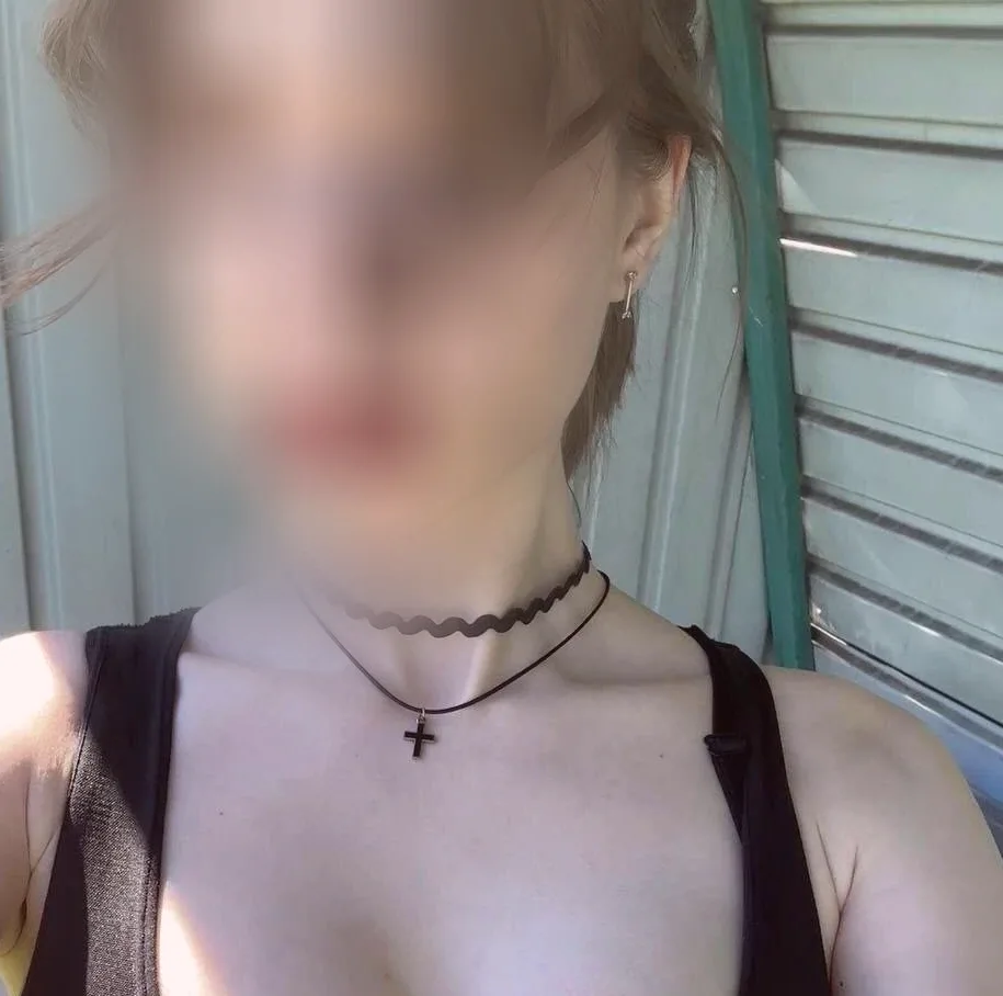 Nora, 21