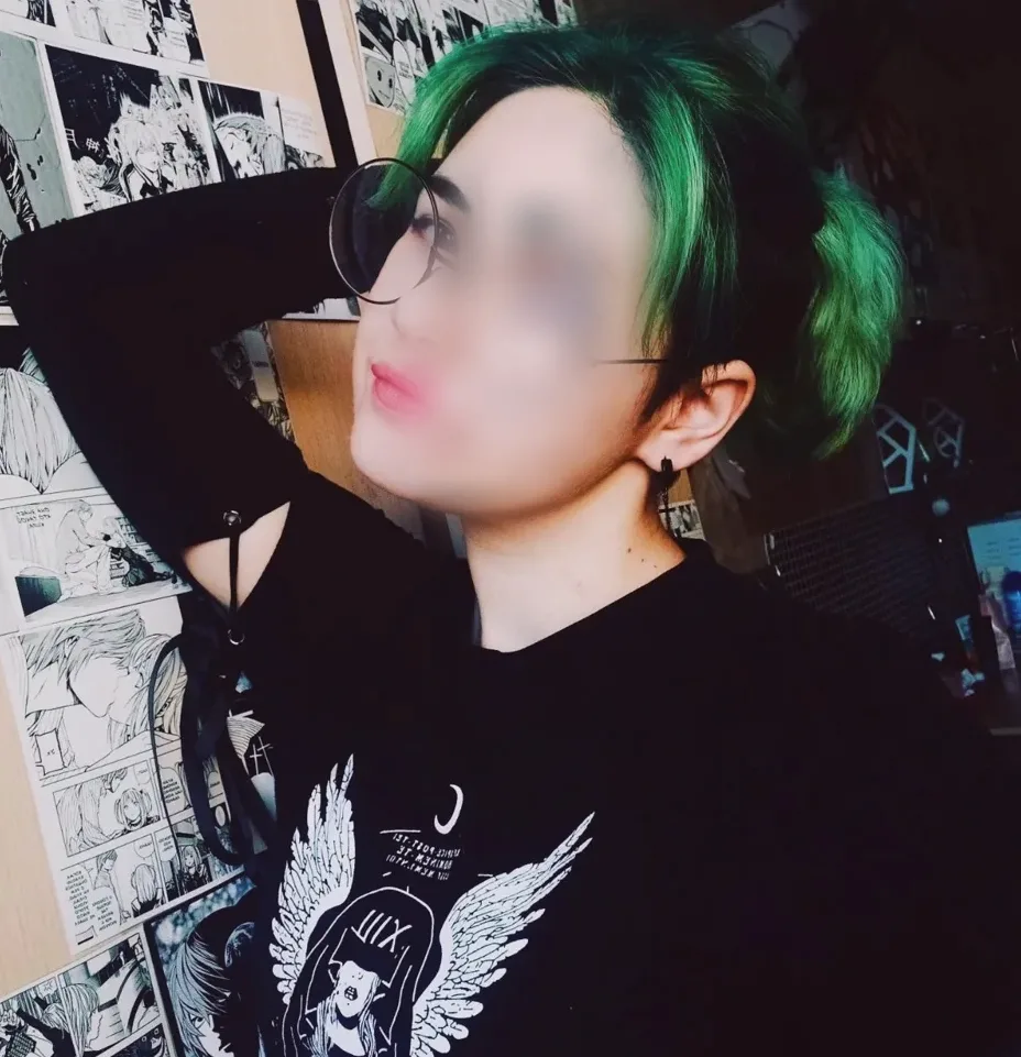 Rebecka, 22