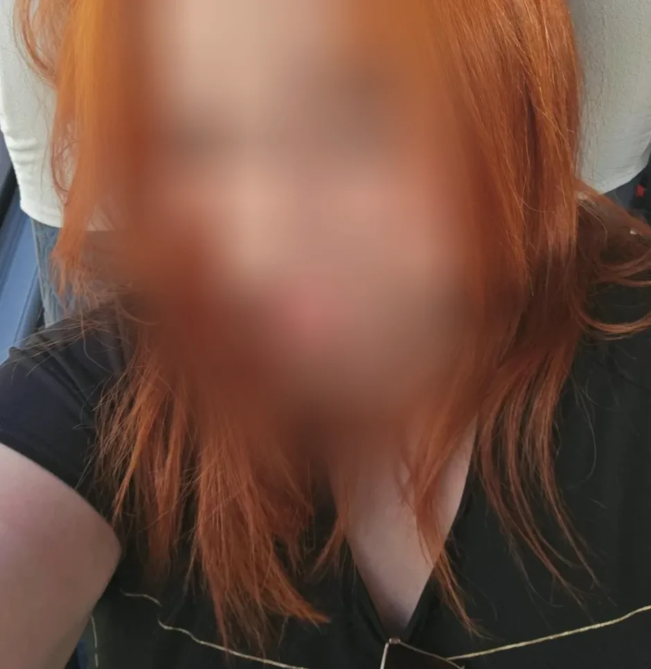 Sanela, 25